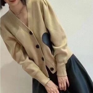 Kimhekim x MO&Co Heart Applique Cardigan